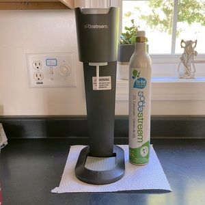 Soda Stream with CO2 and a Second Full CO2 bottle and 3 FREE Bottles